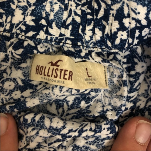 Ladies Floral Hollister Mini Skirt Floral Mini Skirt
Great condition, no flaws - Picture 4 of 4